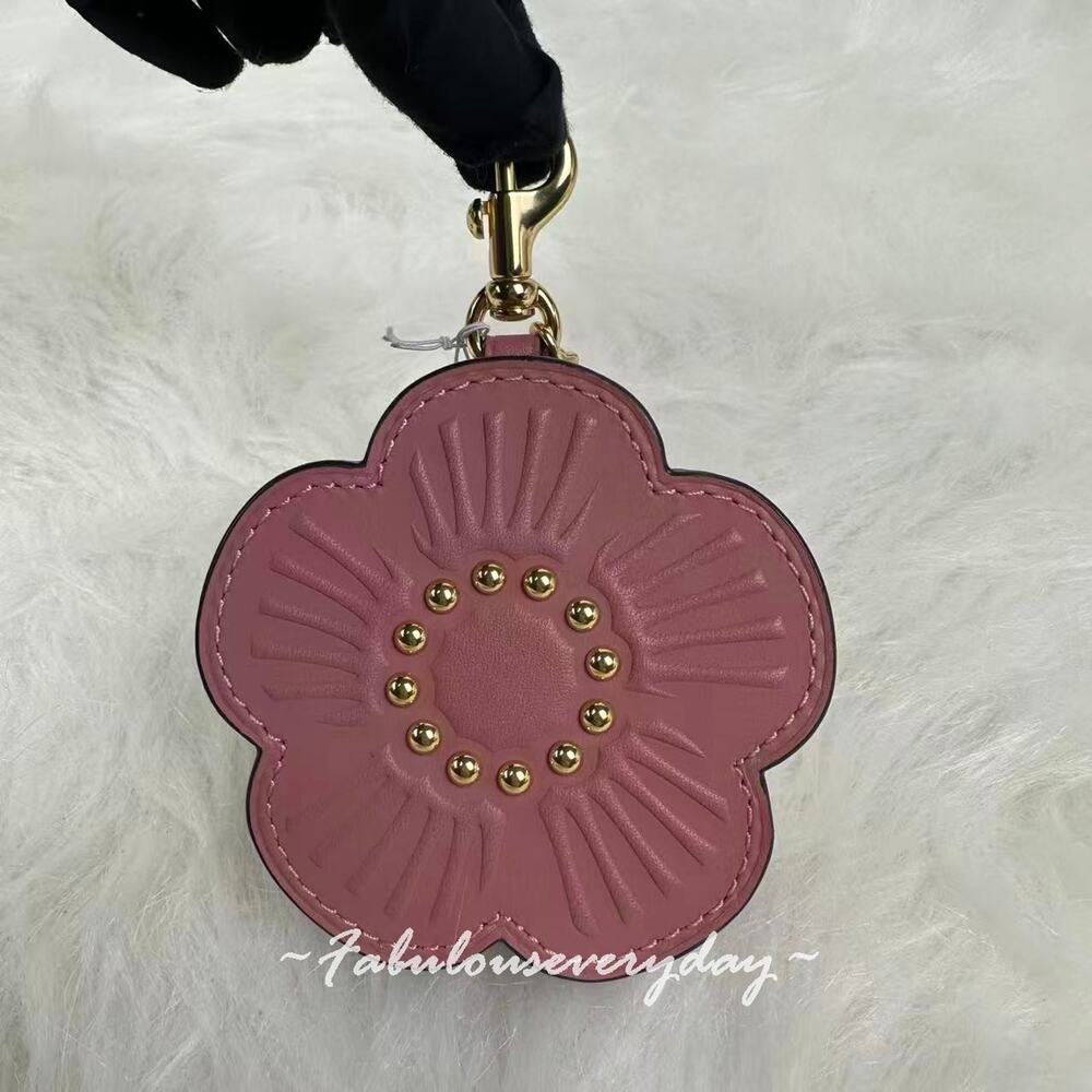 Coach Tea Rose Bag Charm In Leather/Gold/Peony CDB15 + Coach Pouch NWT - Picture 2 of 4